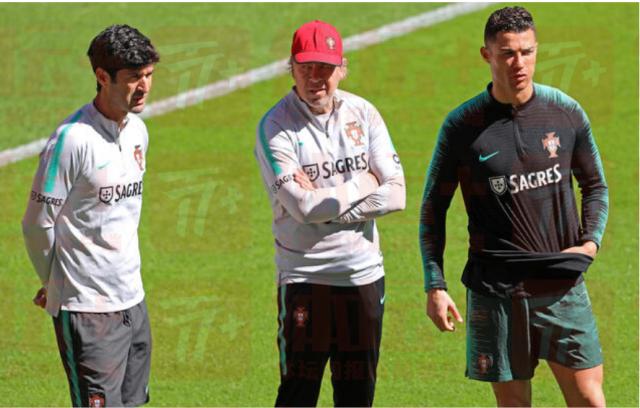 1695696223755061145.png 4-瓦尔(中)与若昂·科斯塔(左)、C罗一起交流.png